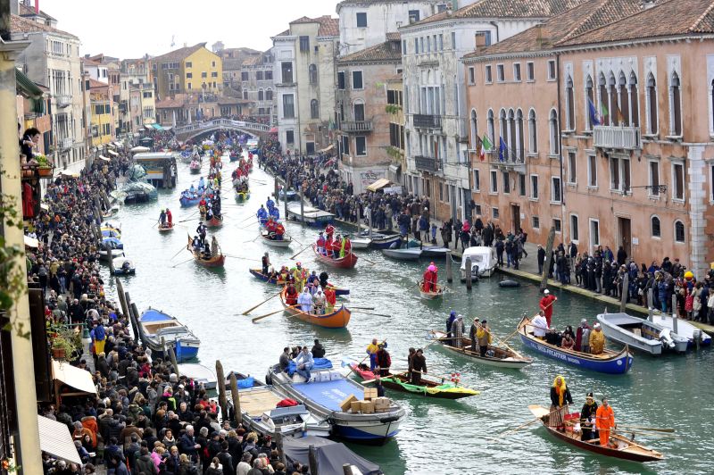 16.02.2014 Carnevale di Venezia: la "festa veneziana" a Cannaregio. © Matteo Bertolin/Unionpress