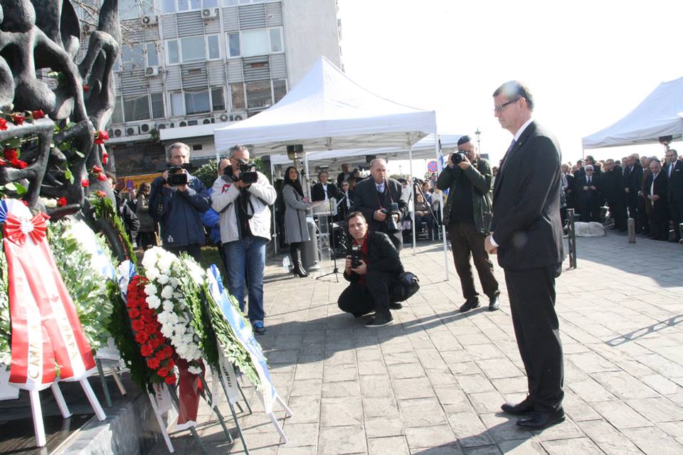 Ambassador of Canada in Greece, Keith Morrill, laid a wreath at the Holocaust Monument in Thessaloniki