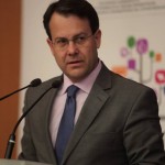 Ο κ. Γιάννης Παναγιωτόπουλος διδάσκει Γενική Εκκλησιαστική Ιστορία στο Πανεπιστήμιο Αθηνών, διετέλεσε Γεν. Γραμματέας Μέσων Ενημέρωσης και πολιτεύεται με τη ΝΔ